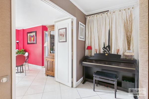 CŒUR DE VILLE. TERRASSE, JARDIN PRIVATIF, CAVE ET DOUBLE PARKING.