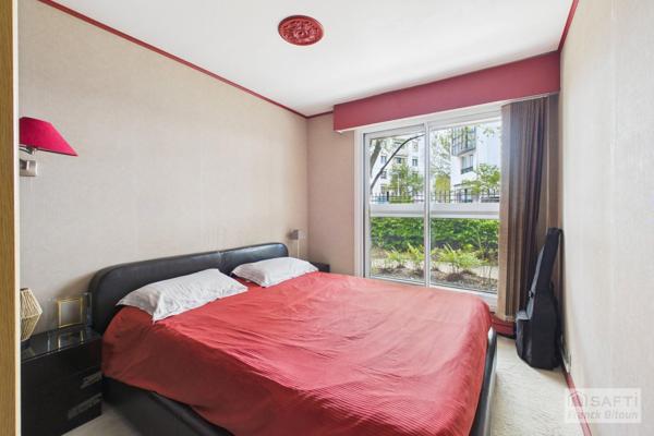 CŒUR DE VILLE. TERRASSE, JARDIN PRIVATIF, CAVE ET DOUBLE PARKING.