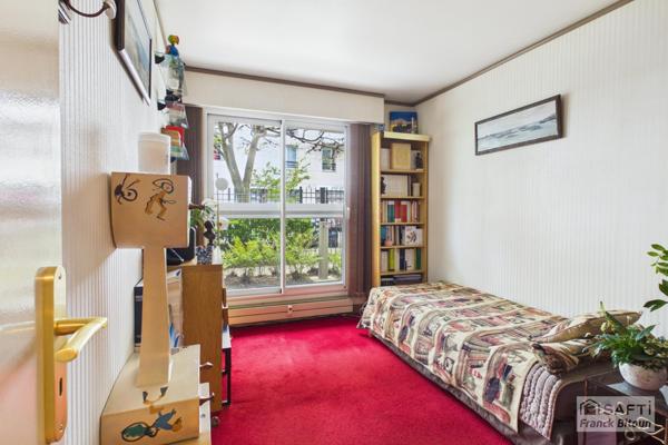 CŒUR DE VILLE. TERRASSE, JARDIN PRIVATIF, CAVE ET DOUBLE PARKING.