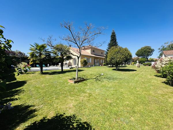 Maison
         7 pièces
        - 180 m²