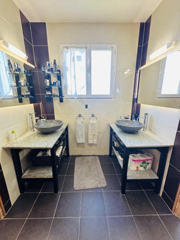 Maison
         7 pièces
        - 180 m²