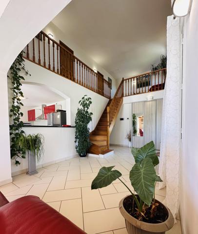 Maison
         7 pièces
        - 180 m²