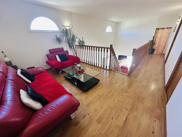 Maison
         7 pièces
        - 180 m²