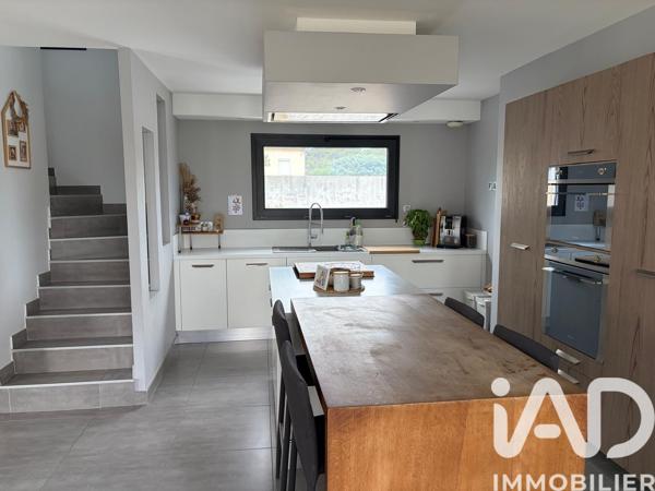 Maison à vendre 5 pièces 118 m² Châteauneuf-de-Gadagne