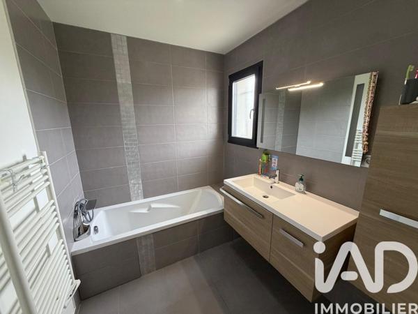 Maison à vendre 5 pièces 118 m² Châteauneuf-de-Gadagne