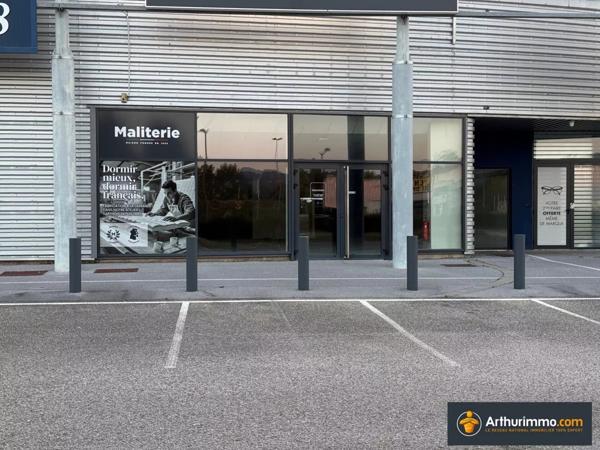 Location Local commercial 405 m2 à L'Isle-d'Abeau