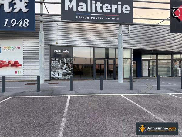 Location Local commercial 405 m2 à L'Isle-d'Abeau