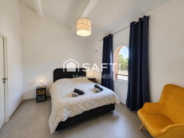 Duplex d'exception T4 de 99m2  à Grimaud - proche plages, Vendu meublé, prêt à vivre ou à louer, idéal pour profiter du Golfe de Saint-Tropez… ou investir sereinement !