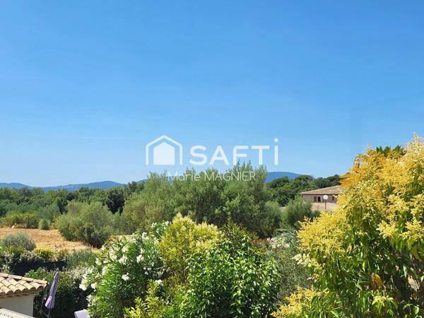 Duplex d'exception T4 de 99m2  à Grimaud - proche plages, Vendu meublé, prêt à vivre ou à louer, idéal pour profiter du Golfe de Saint-Tropez… ou investir sereinement !