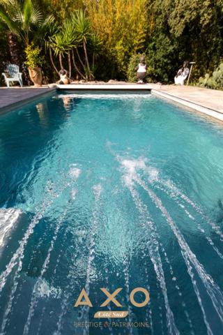 CASTELNAU-LE-LEZ  AUTHENTIQUE MAS DE PLAIN-PIED  248 m²  4 CHAMBRES  SUITE PARENTALE  PISCINE  TERRAIN 1 331 m²  FORAGE  2 044 000 