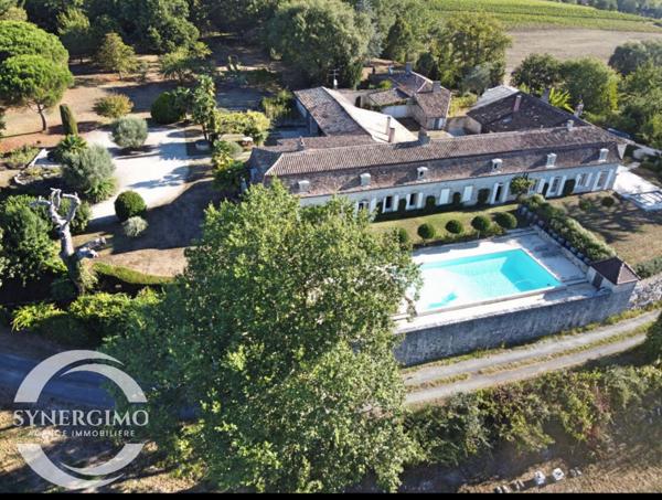 Bonneville-et-Saint-Avit-de-Fumadières (24230) Propriété familiale ou gites