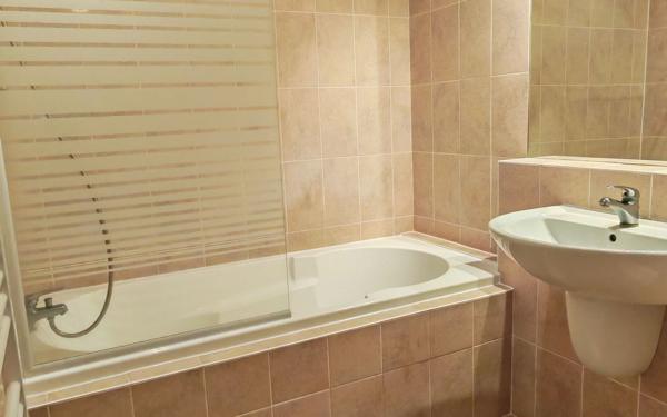 Appartement à louer    3 pièces •  Les Angles