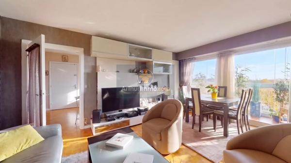 Vente                                                      Appartement
                        
                     3 pièces                      69 m2                     à Marly-le-Roi