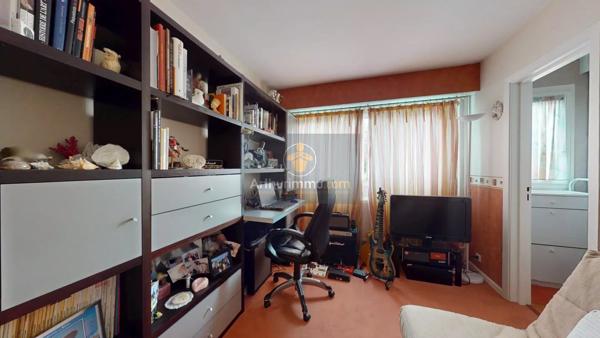 Vente                                                      Appartement
                        
                     3 pièces                      69 m2                     à Marly-le-Roi