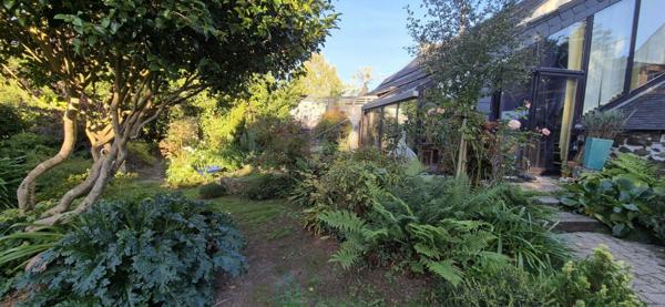 PONT-DE-BUIS-LÈS-QUIMERCH – RUMENGOL - LE FAOU  Maison de charme au calme, jardin paysager