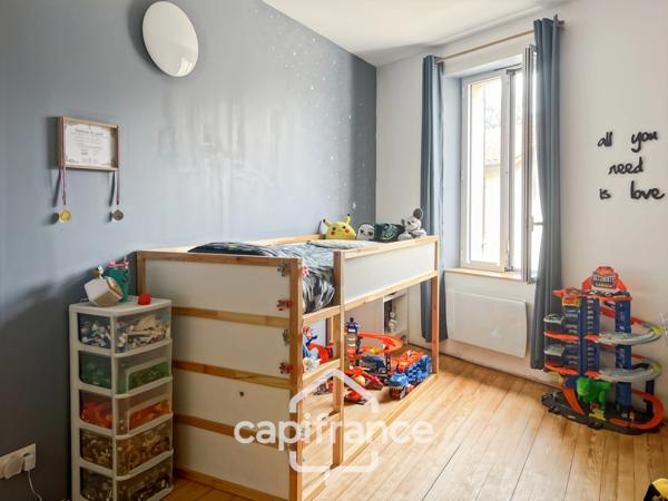 Charmante maison de village avec mur en pierre, 3 chambres, garage, jardin