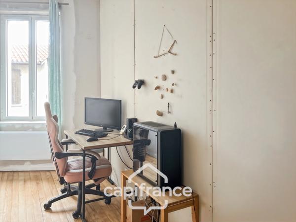 Charmante maison de village avec mur en pierre, 3 chambres, garage, jardin