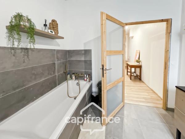 Charmante maison de village avec mur en pierre, 3 chambres, garage, jardin