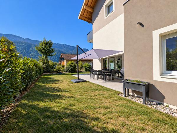 Appartement
         4 pièces
        - 81 m² 425 000 € *