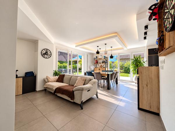 Appartement
         4 pièces
        - 81 m² 425 000 € *