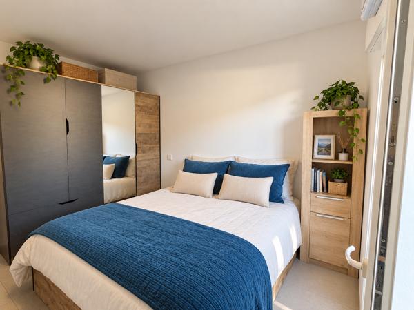 Appartement
         4 pièces
        - 81 m² 425 000 € *
