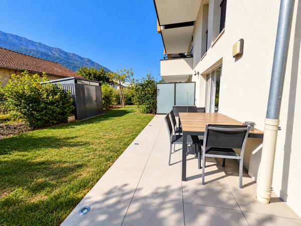 Appartement
         4 pièces
        - 81 m² 425 000 € *
