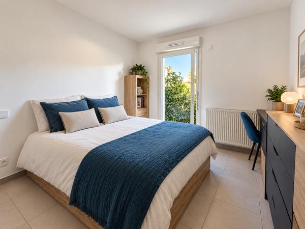 Appartement
         4 pièces
        - 81 m² 425 000 € *