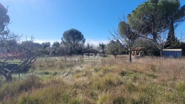 EGUILLES : Terrain à bâtir de 1413 m² avec permis purgé pour 287 m² de surface plancher ou pour un nouveau permis (emprise 15%). Libre constructeur