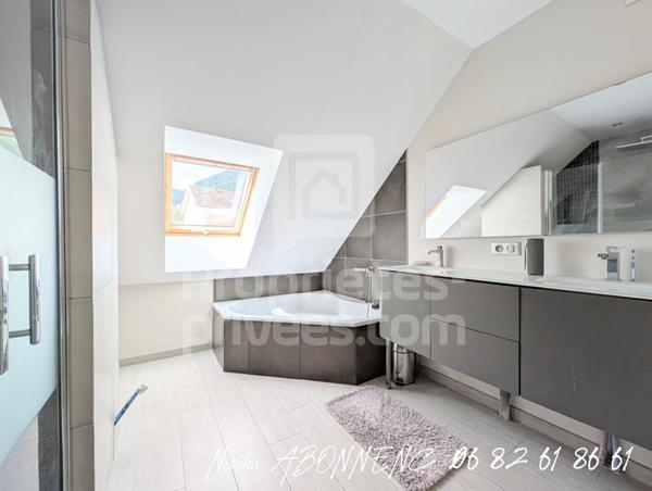 Maison Le Gua 8 pièce(s) 270 m2