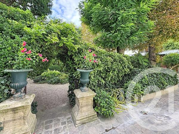 Appartement F4 à vendre  4 pièces - 102 m 2   PARIS  - 75018