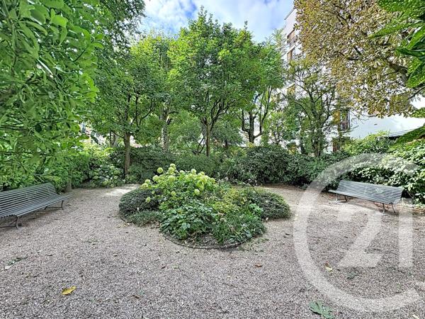 Appartement F4 à vendre  4 pièces - 102 m 2   PARIS  - 75018