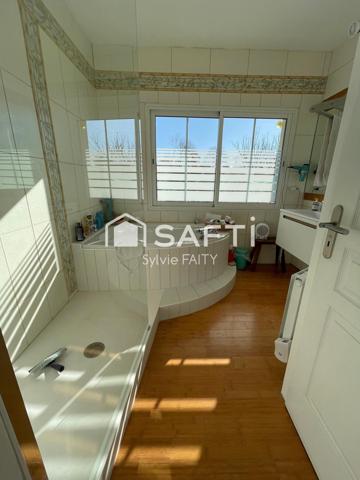 Centre ville, magnifique villa d'architecte T6, garage 50 m², grand terrain, piscine