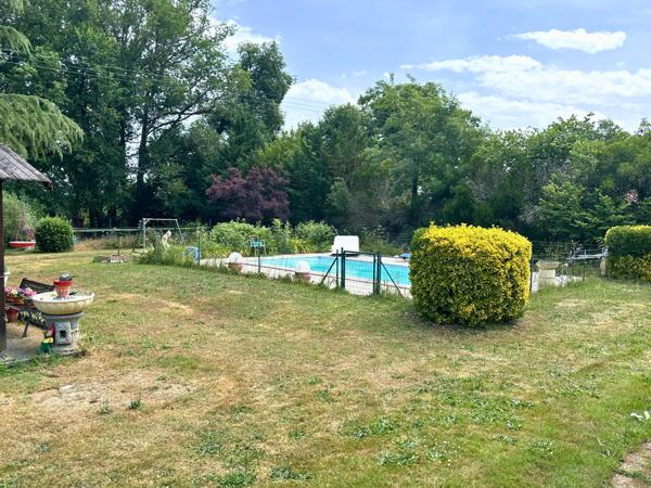Charmante propriété de 6 chambres avec parc, piscine et accès rivière
