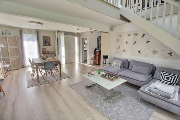 Maison Verneuil Sur Seine 7 pièce(s) 140 m2 €508 000 ** - Référence 964