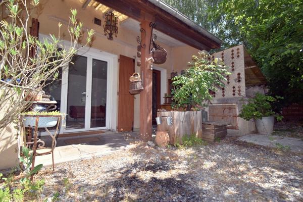 DIGNE LES BAINS (04), Maison de ville avec jardin