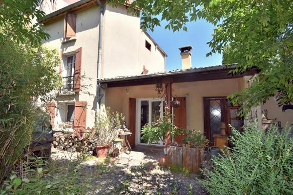 DIGNE LES BAINS (04), Maison de ville avec jardin