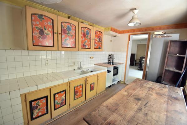 DIGNE LES BAINS (04), Maison de ville avec jardin