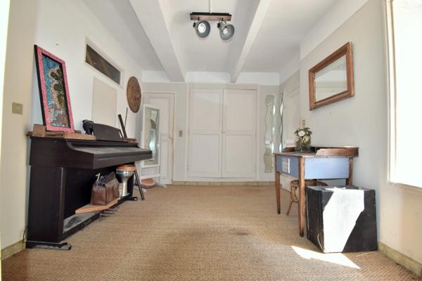 DIGNE LES BAINS (04), Maison de ville avec jardin