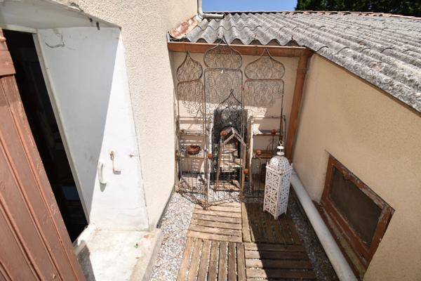 DIGNE LES BAINS (04), Maison de ville avec jardin
