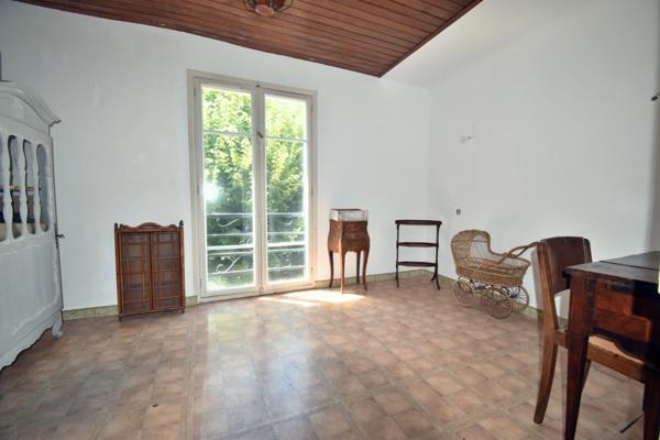 DIGNE LES BAINS (04), Maison de ville avec jardin