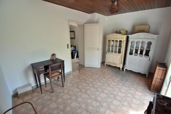 DIGNE LES BAINS (04), Maison de ville avec jardin