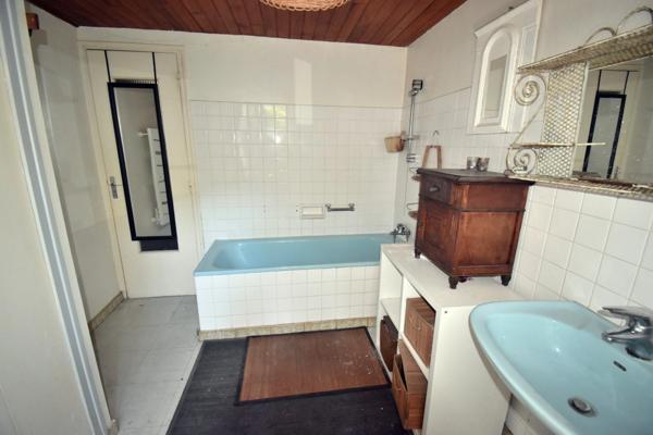 DIGNE LES BAINS (04), Maison de ville avec jardin