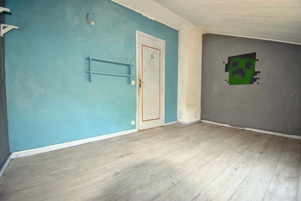 DIGNE LES BAINS (04), Maison de ville avec jardin