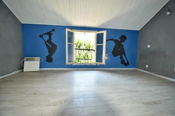 DIGNE LES BAINS (04), Maison de ville avec jardin