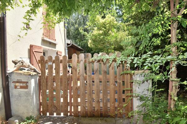 DIGNE LES BAINS (04), Maison de ville avec jardin