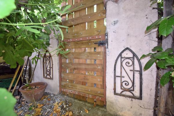 DIGNE LES BAINS (04), Maison de ville avec jardin