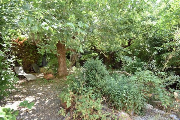 DIGNE LES BAINS (04), Maison de ville avec jardin