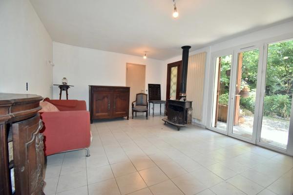 DIGNE LES BAINS (04), Maison de ville avec jardin