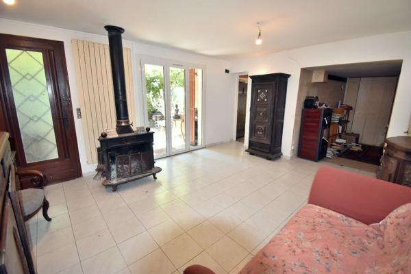 DIGNE LES BAINS (04), Maison de ville avec jardin