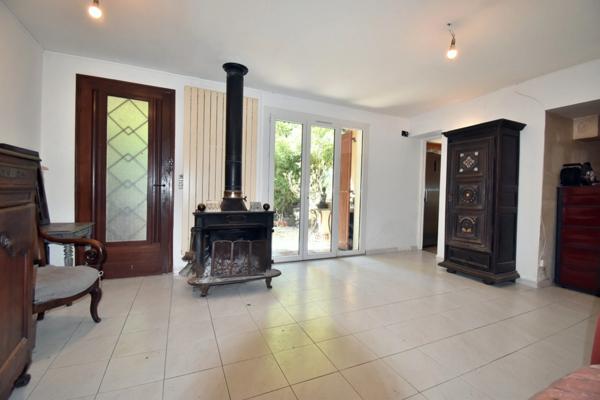 DIGNE LES BAINS (04), Maison de ville avec jardin